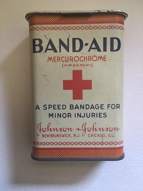 $67 Rare colorful 1930's Band Aid tin in very good used vintage condition. This tin is so hard to find that there isn't even one pictured on the official Band Aid website! If you ever come across another Vintage Toiletries, School Ads, Bathroom Paintings, Old Medicine, Fantasy High, Medicine Packaging, American Flag Wallpaper, Dollhouse Bathroom, Vintage Containers