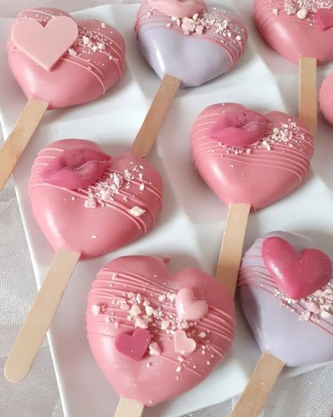 Fancy Cake Pops, Magnum Cake, Heart Cake Pops, Chocolate San Valentin, Pastel Desserts, Valentine Cake Pop, Cake Pop Designs, Valentines Baking, Cake Pop Decorating