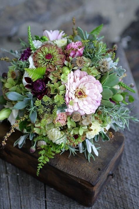 Purple Dahlia Bouquet, Zinnia Wedding, September Bouquet, Pink Zinnias, Purple Dahlias, Bouquet Champetre, October Flowers, Greenery Bouquet, Cray Cray