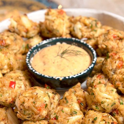 Remoulade Sauce Recipe, Crab Cake Bites, Baked Crab Cakes, Baked Crab, Football Watch Party, Cookie Cookbook, Poppers Recipe, Remoulade Sauce, Seafood Seasoning