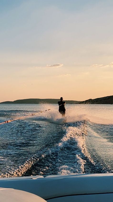 Water Ski Aesthetic, Water Skiing Aesthetic, Aesthetic Skiing, Hawaii Water, Skiing Photography, Outfit Ideas Work, Travel Outfit Ideas, Alexandria Bay, Skiing Aesthetic