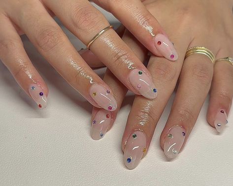 Mini Rhinestone Nails, Nails With Gems Rhinestones, Coachella Nails, Gem Nail Designs, Subtle Nails, Nail Jewels, Casual Nails, Pretty Gel Nails, Gem Nails