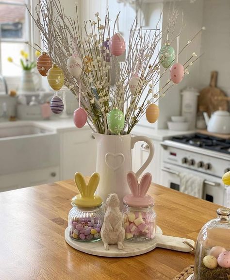 Lights 4 Fun, Apartment Easter Decor, Easter Decorating Ideas For The Table, Easter Centrepiece Ideas, Bathroom Easter Decor, Easter Decorations Indoor, Cute Easter Decor, Easter Set Up, Easter And Spring Decor