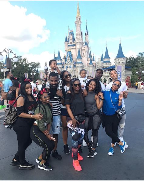 Black Family Luxury Lifestyle, Family Trip To Disney World, Family Disney Photos, Disney World Family Outfits, Friend Trips, Abroad Outfits, Black Besties, Disney Family Trip, Black Girls Luxury Lifestyle