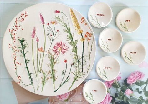 Ceramic Botanical, Botanical Kitchen, Spring Decor Ideas, Diy Pottery Painting, Miniature Gardens, Judaica Gifts, Pottery Workshop, Pottery Painting Designs, Flowers Decor