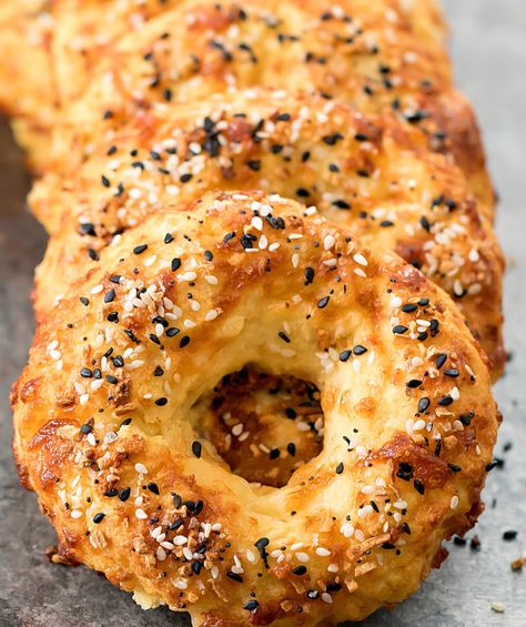 Low Carb Bagels, Keto Bagels, Bagel Recipe, Everything Bagel, Keto Bread, Cauliflower Recipes, Keto Breakfast, Bagels, Tortillas