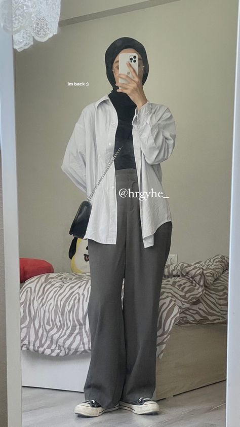 PERSONAL USE! DON'T REPOST WITHOUT CREDIT Grey Hijab Outfit, Outfit Kulot, Grey Top Outfit, Grey Hijab, Grey Pants Outfit, Outfit Muslim, Outfit Ngampus, Stylish Hijab, Muslim Outfits Casual