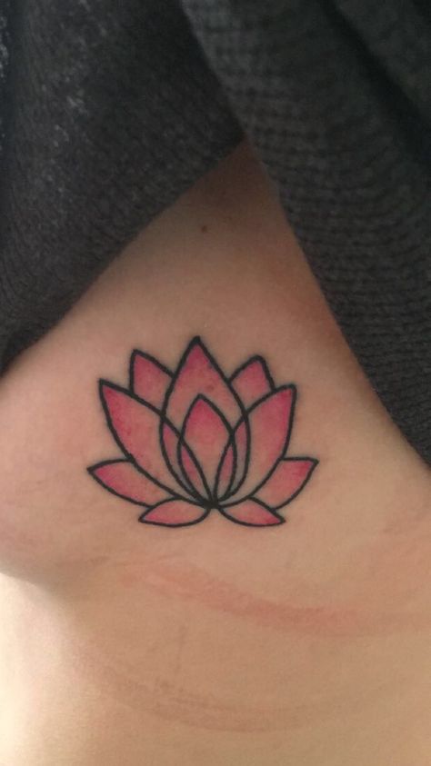 minimalist lotus flower tattoo. “like a lotus flower, we too have the ability to rise from the mud to bloom out of the darkness and radiate into the world” Lotus Flower Tattoo Pink, Simple Lotus Tattoo, Flower Finger Tattoos, Traditional Henna Designs, Lotus Flower Meaning, Small Lotus Flower Tattoo, Small Lotus Tattoo, Lotus Flower Drawing, Lotus Tattoo Design