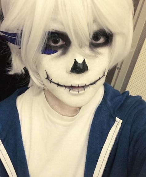 sans cosplay Easy Characters To Cosplay, Alt Draw, Sans Cosplay, Undertale Cosplay, Makeup Cosplay, Skeleton Makeup, Cosplay Inspo, Undertale Sans, Skull Makeup