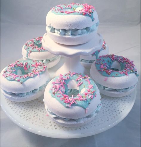 Glazed Doughnut, Dessert Soap, Săpunuri Handmade, Soap Cake, Handmade Soap Recipes, Glazed Doughnuts, Sugar Scrub Recipe, Dessert Candles, Bath Bomb Recipes