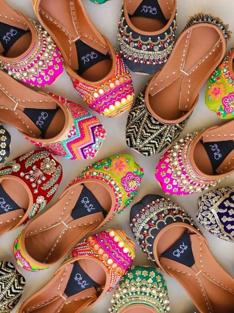 Pakistani Shoes Khussa, Khussa Pakistani, Khussa Designs, Pakistani Shoes, Gents Shoes, Indian Shoes, Lehenga Gown, Punjabi Jutti, Princess Wallpaper