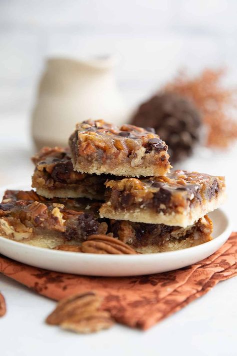 Keto Dessert Bars, Keto Pecan Pie Bars, Ricotta Cake Recipes, Keto Pecan Pie, Pecan Pie Filling, Pie Bar Recipes, Butter Pecan Cookies, Pecan Bars, Pecan Pie Bars