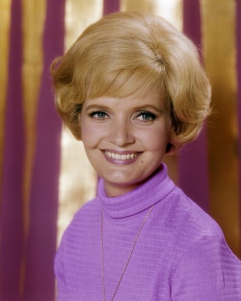 The Brady Bunch - Carol, RIP Mrs. Brady❤️ Ann B Davis, Carol Brady, Short Hair Back View, Florence Henderson, Tv Moms, Short Hair Back, Famous Moms, Brady Bunch, The Brady Bunch