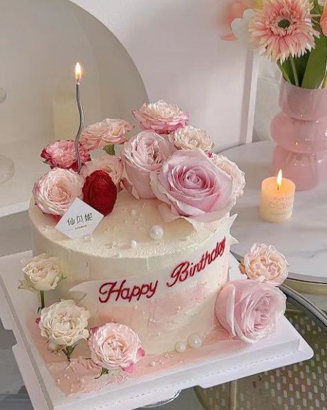 Happy Bday Cake, Fruit Cake Design, Flower Cake Design, Rosé Blackpink Icons, Baked Meringue, Pink Birthday Cake, Birthday Cake Decorations, Pink Birthday Cakes, Fresh Flower Cake