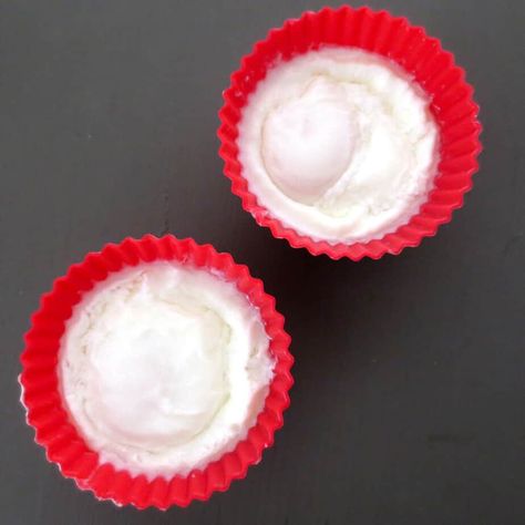 Poached Eggs Microwave, Silicone Molds Recipes, Easy Poached Eggs, Coddled Eggs, Easy Eggs Benedict, Egg Muffin Cups, Poached Egg Recipe, How To Make A Poached Egg, Silicone Cupcake Molds