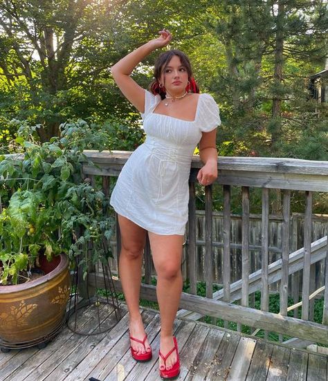 Midsize Dress Aesthetic, Charlotte Chiasson Outfits, Midsize Fashion Summer Dresses, Midsize Thrifted Outfits, Wedding Dress Midsize, Charlotte Chiasson, Swimwear Midsize, Outfits Summer Midsize, Midsize Wedding Dress