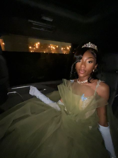 16 Birthday Dresses Green, Princess Tiana Hoco Dress, Princess Tiana Dress Sweet 16, 16 Birthday Dresses Sweet Sixteen, Sweet 16 Dresses Princess And The Frog, Sweet16 Dress, Princess And The Frog Sweet 16 Photoshoot, Princess And The Frog Prom Theme, Sweet 16 Tiana Theme