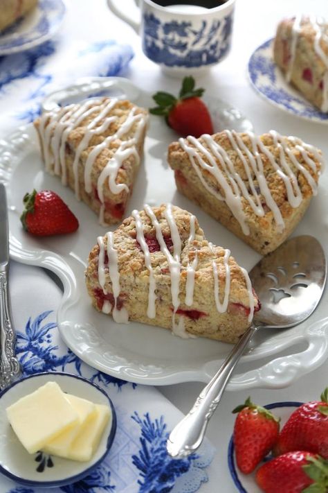 Strawberry Rhubarb Scones, Best Brunch Dishes, Strawberry Rhubarb Recipes, Rhubarb Scones, Vegetable Frittata Recipes, Blueberry Rhubarb, Strawberry Scones, Scones Ingredients, Scones Recipe