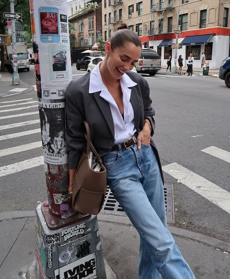 Classic silhouettes take on a twist. Frankie girls @kat_arynka @iamrebeccad spotted in the Pia boxy blazer. #TheFrankieShop #FrankieForAll #FrankieGirls Rebecca Donaldson, Boxy Blazer, The Frankie Shop, Uni Outfits, Business Casual Outfits For Work, Frankie Shop, Chic Blouses, Work Wardrobe, Business Casual Outfits