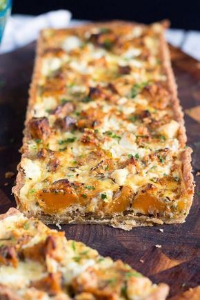 This Sweet Potato and Feta Tart, with its hidden layer of caramelised onion, is the perfect vegetarian dish for an easy lunch or a light dinner. Feta Tart, Caramelised Onion Tart, Caramelised Onion, Onion Tart, Vegetarian Dish, Savory Tart, Think Food, Light Dinner, Easy Lunch