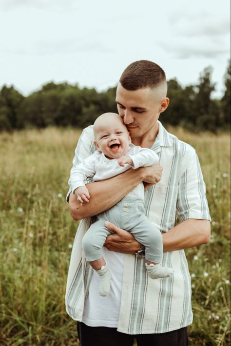 Family Photos With Baby Outfits, 3 Month Old Family Photos, Family Photos With 2 Month Old, Family Photos With 9 Month Old, Family Photos Infant, Family Photo With Grandparents, Family Pictures With Infant, Family Photos With 3 Month Old, Baby And Dad Photos