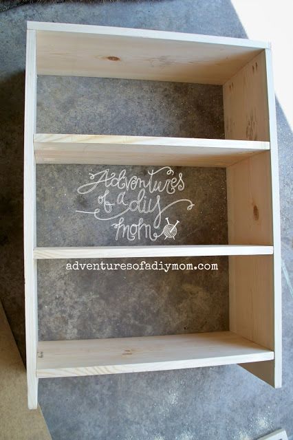 Diy Bookshelf Nightstand, Simple Book Shelf Diy, Build A Bookshelf, Muebles Shabby Chic, Simple Bookshelf, Diy Bookshelf, Diy Mom, Bookshelf Plans, Bookcase Diy