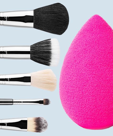 Before choosing sides in the makeup sponge vs. brush debate, make sure you consider the product being used first. Here's how to determine whether to use a makeup brush or a blending sponge | from InStyle.com Beauty Blender Vs Brush, Make Up Sponge, Beauty Blender How To Use, Oval Makeup Brush, Too Faced Highlighter, Makeup Brushes Guide, Blending Sponge, Top Makeup Products, Hair Solutions