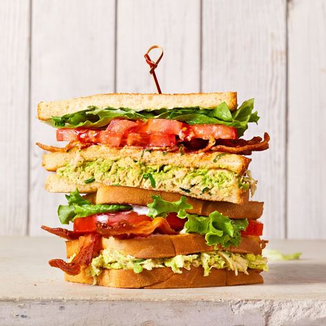 avocado chicken salad clubs Air Fryer Chicken Parmesan, Rotisserie Chicken Salad, Turkey Pasta, Avocado Chicken, Leftover Turkey Recipes, Bacon Tomato, Tomato Soup Recipes, Avocado Chicken Salad, Spinach Stuffed Mushrooms