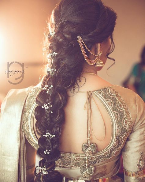 South Indian Wedding Hairstyles, Hairstyles For Indian Wedding, Bridal Hair Decorations, Bridal Hairstyle Indian Wedding, Hair Style On Saree, Saree Hairstyles, Engagement Hairstyles, Bridal Hairdo, Traditional Hairstyle