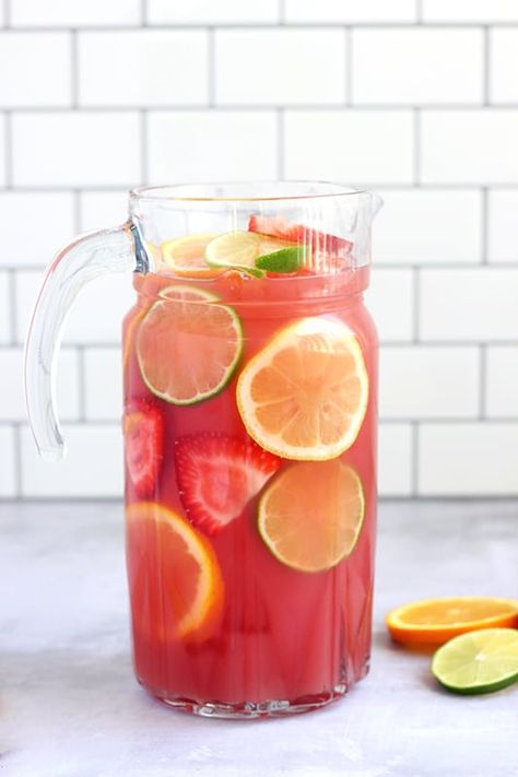 Alcoholic Fruit Punch, Fruit Punch Recipe, Alcoholic Punch Recipes, Non Alcoholic Punch, Party Punch Recipes, Alcoholic Punch, Summer Drinks Alcohol, Christmas Punch Recipes, Punch Drinks