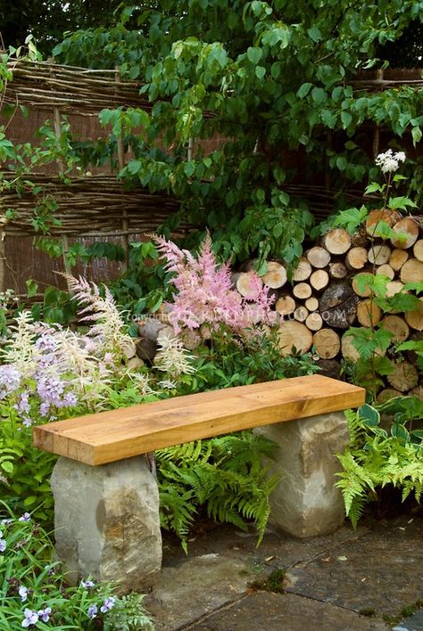 U Shaped Flower Bed, Lots Of Plants, Outdoor Garden Bench, Diy Bench Outdoor, Have Inspiration, Sustainable Garden, Plants And Flowers, Garden Seating, Wooden Bench