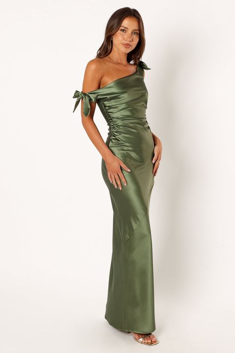 Selma Off Shoulder Maxi Dress - Olive Wedding Swimwear, Green Formal Dresses, Fall Wedding Guest Dress, Off Shoulder Maxi Dress, Asymmetric Neckline, Green Bridesmaid Dresses, Usa Dresses, Trendy Style, Guest Outfit