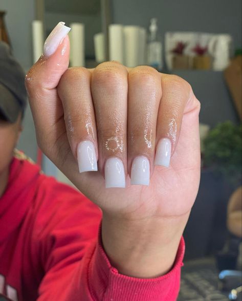 Plain Arcrliyic Nails, Short Creamy White Nails, Powder White Acrylic Nails, Nut White Nails Acrylic, Milk White Nails Short, Creamy White Nails Acrylic, Medium Length White Nails, Shorties Nails Square Spring, All White Acrylic Nails