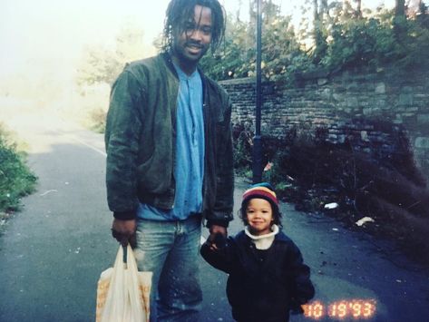 bby Raleigh with is daddy bless 💖 "Look how tiny I used to be. Now I could take you in a one on one samurai throwdown. 🤷🏽‍♂️ Happy Father's Day Old Man." - Raleigh Ritchie. Raleigh Ritchie, Jacob Anderson, Blonde Streaks, The Only Exception, Interview With The Vampire, Happy Father's Day, September 2024, Cute Actors, Old Man