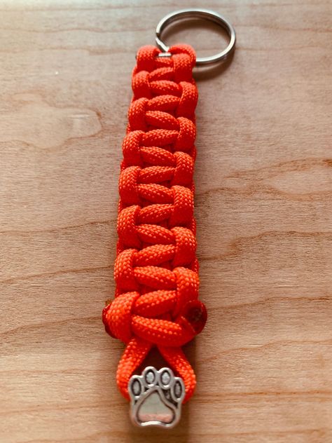 Tiger Paw, Wax Cord Bracelet, Paracord Keychain, Paracord Diy, Beaded Lanyards, Unique Materials, Beaded Keychains, Key Fobs, Diy Dog Stuff