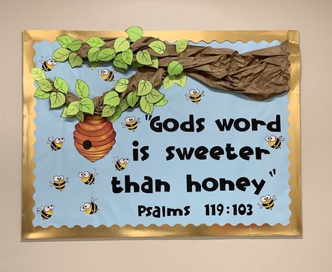 Christian School Bulletin Boards, Sunday School Classroom Decor, Christian Classroom, Christian Bulletin Boards, Bible Crafts Sunday School, Preschool Room, Sunday School Decorations, Sunday School Rooms, Sunday School Classroom