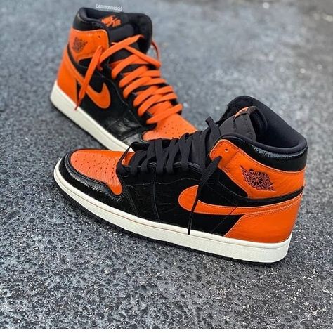 Air Jordan 1 Shattered Backboard, Jordan 1 Shattered Backboard, Jordan 1 Outfit, Air Jordan 1 Outfit, Nike Air Jordan Shoes, Shattered Backboard, Fly Shoes, Black Jordans, Basket Vintage