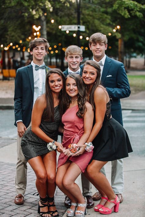 Prom Poses For Just Friends, Homecoming Dance Photo Ideas, Homecoming Friend Pictures Group Photos, Large Group Homecoming Pictures, Homecoming Picture Poses Group, School Dance Group Photos, Hoco Photo Ideas Group, Formal Picture Ideas Friends, Friend Group Hoco Pictures