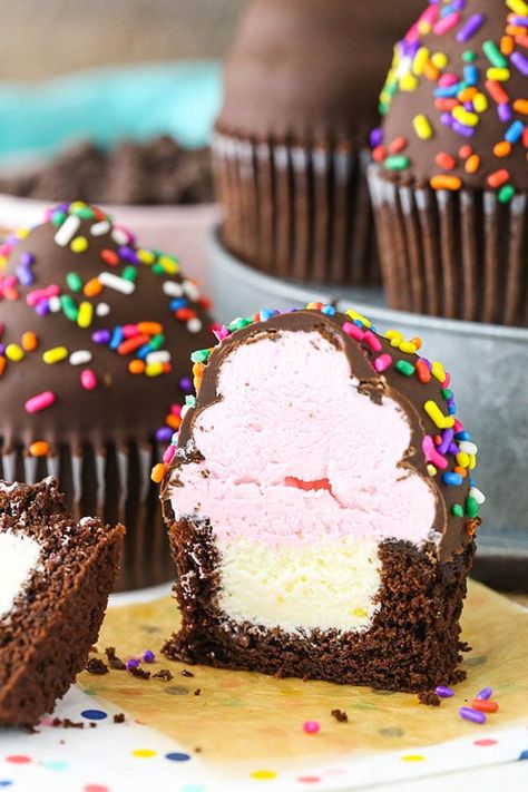 Cupcakes Stuffed, Whipped Cream Chocolate, Chocolate Cupcakes Moist, Ice Cream Chocolate, Ice Cream Cupcakes, Summer Ice Cream, Easy Summer Desserts, Wedding Dessert, Ice Cream Treats