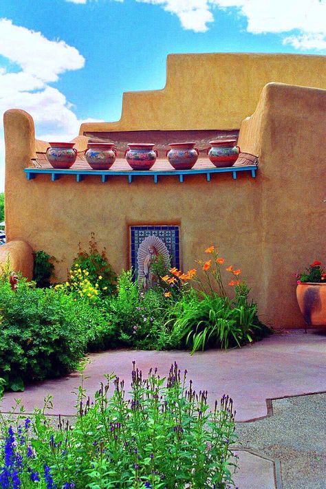 Mexico Town, Southwest Architecture, Style Hacienda, Santa Fe Style Homes, New Mexico Style, Santa Fe Home, New Mexico Homes, Hacienda Style Homes, Adobe Home