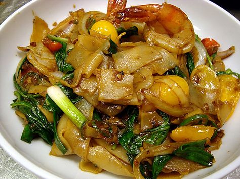 Drunken Noodles @ The Charleston, #LosAngeles    #LA #CA #California Brat Bites, Drunken Noodles Recipe, Apricot Pork, Jet Tila, Drunken Noodles, Spicy Thai, Noodles Recipe, Thai Chicken, Thai Dishes