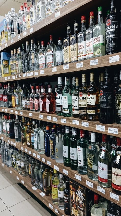 Asthetic Picture Liquor, Alcohol Astethic Pictures, Alchole Bottle Aesthetic, Getting Drunk Aesthetic, Pictures Of Alcohol, Alcohol Drinks Aesthetic, Drunk Astethic, Aesthetic Alcohol Pictures, Drunk Pics