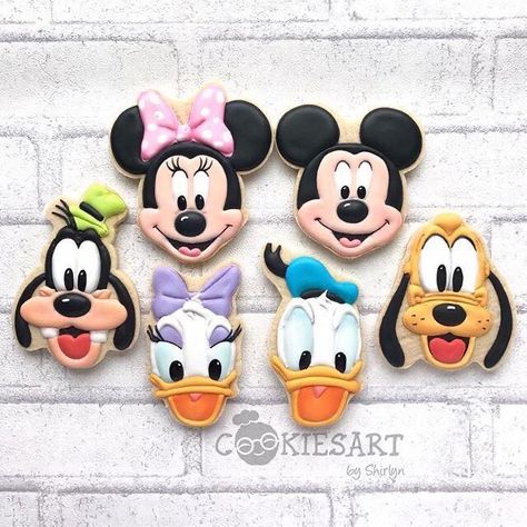 Mouse Cookies, Cookies Art, Cookies Icing, Mickey 1st Birthdays, Minnie Mouse Cookies, Minnie Mouse Birthday Party Decorations, Mickey Mouse Cookies, Mickey Mouse Decorations, Cartoon Cookie