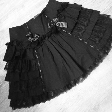 Cute black ruffle tutu mini skirt🖤🖤🖤 similar to... - Depop Gothic Wardrobe, Goth Vibes, Goth Skirt, Frilly Skirt, Coquette Fashion, Short Black Skirt, Romantic Goth, Streetwear Grunge, Dark Outfits