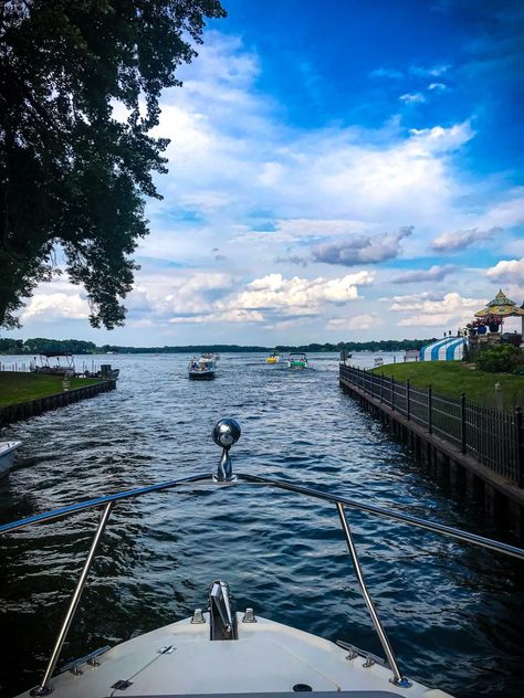 Explore the best activities around Lake Minnetonka! From scenic boat tours to lakeside dining, discover the top things to do in this picturesque destination. #LakeMinnetonka #TravelActivities #ExploreMinnesota | ViaTravelers.com Abby Jimenez, Book Vibes, Lake Minnetonka, Minnesota Travel, Adventure Guide, Travel Activities, Boat Tours, Big Island, Nature Lovers