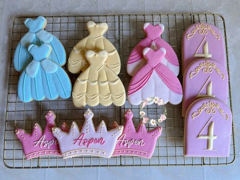 Disney Princess Birthday Cookies, Princess Party Cookies, Princess Cookies Decorated, Princess Birthday Cookies, Princess Sugar Cookies, Princess Birthday Cupcakes, Princess Birthday Party Food, Disney Princess Cookies, Royal Fiveness