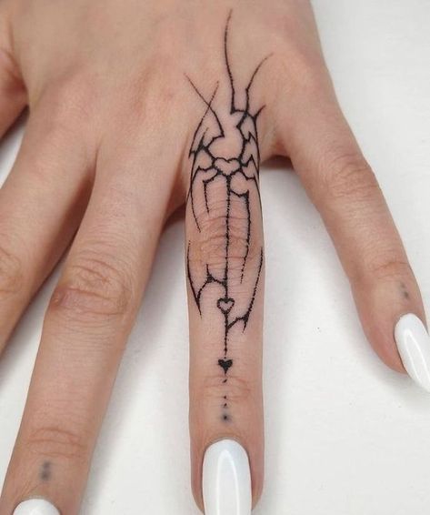 Cool Finger Tattoos, Simple Hand Tattoos, Side Hand Tattoos, Tato Minimal, Finger Tattoo For Women, Finger Tats, Hand And Finger Tattoos, Cute Tattoo, Design Dragon