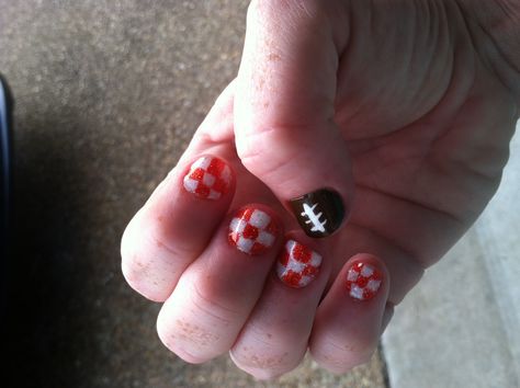 Pinner says: My Tennessee Vols nails :) I love these!!! Tennessee Vols Nails, Vols Nails, Tennessee Nails, Touchdown Tennessee, Vacation Nail Ideas, Ut Football, Rocky Top Tennessee, Football Nails, Tennessee Girls