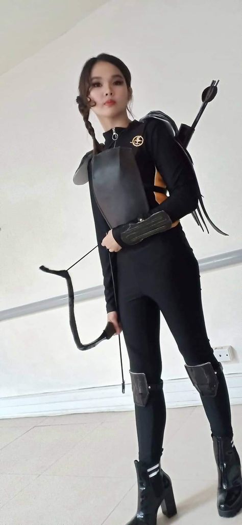 Katniss Everdeen Costume Diy, Mockingjay Costume, Hunger Games Cosplay, Hunger Games Halloween Costumes, Katniss Everdeen Outfit, Katniss Everdeen Costume, Katniss Outfit, Katniss Costume, Hunger Games Costume