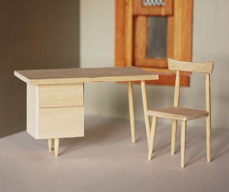 Chair Maquette, Mini Furniture Diy, Ikea Dollhouse, Wood Dollhouse, Modern Dolls House, Room Box Miniatures, Miniature Desk, Doll Furniture Diy, Dolls House Furniture